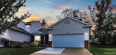 916 Spirea Howell, MI 48843