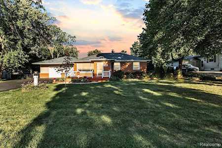3390 Norris Rd Waterford Twp, MI 48329