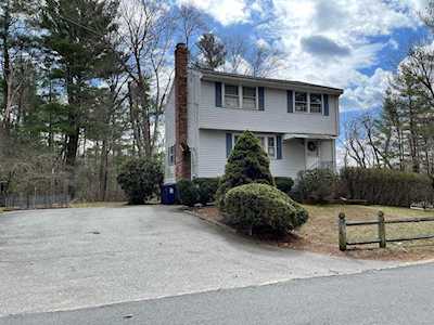 8 Wild Ave Wilmington, MA 01887