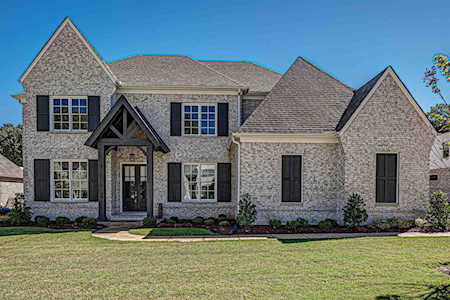 40 Addiegreen Cv Collierville, TN 38017