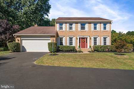 8217 Labbe Ln Vienna, VA 22182