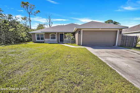 1718 NW Hayworth Circle Palm Bay, FL 32907