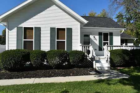 1024 S 6th St De Pere, WI 54115