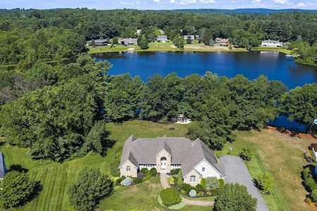 8 Brook Hollow Dr Salem, NH 03079