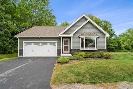 2 Castle Ct Kingston, NH 03848