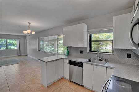 1676 NE 33rd St Oakland Park, FL 33334