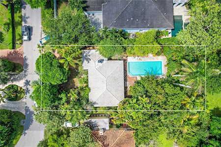 4121 Woodridge Rd Miami, FL 33133