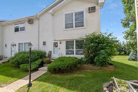 110 Raintree Ct Aurora, IL 60504