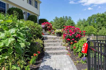 5 Cottonwood Circle Kingston, NH 03848