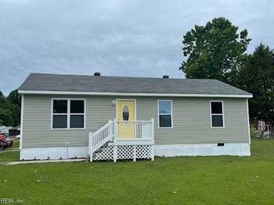207 Locust St Suffolk, VA 23434