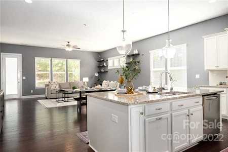 10021 St Kitts Landing Ln Charlotte, NC 28278