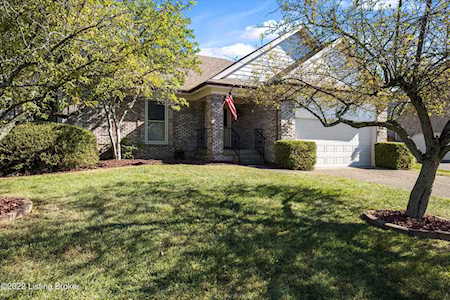 9402 Farmstead Ln Louisville, KY 40291