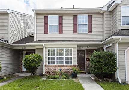137 Horse Run Dr Chesapeake, VA 23322