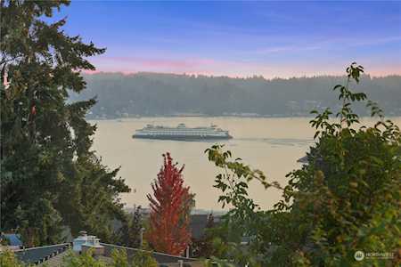 2133 E 17th St Bremerton, WA 98310