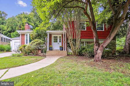 8214 Beech Tree Rd Bethesda, MD 20817
