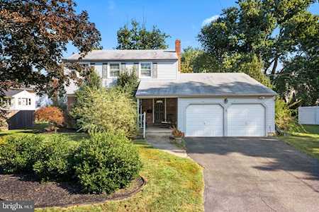 2 Hickory Ln Cherry Hill, NJ 08003