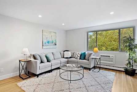 50 Green St #402 Brookline, MA 02446