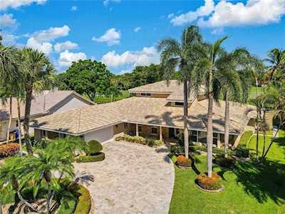2527 Deer Creek Lakes Dr Deerfield Beach, FL 33442