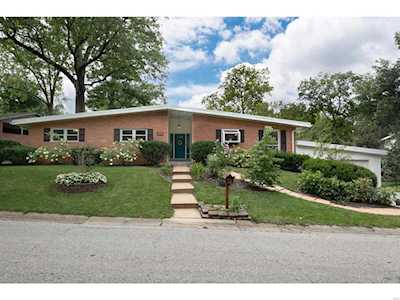 2317 Divot Dr Crystal Lake Park, MO 63131