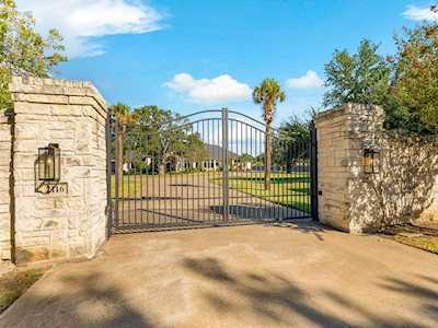 2116 Woodmont Drive Arlington, TX 76017