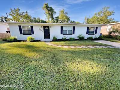 6242 Pine Cove LN Jacksonville, FL 32211