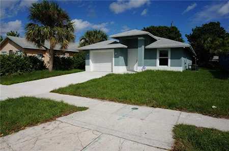 631 45th St West Palm Beach, FL 33407