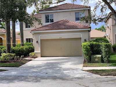 1707 Winterberry Ln Weston, FL 33327