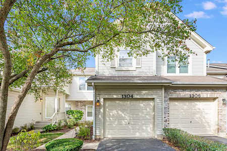 1304 Tennyson Ln Naperville, IL 60540