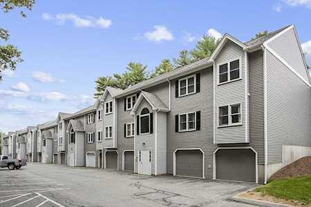 84 Tennis Plaza #44 Dracut, MA 01826