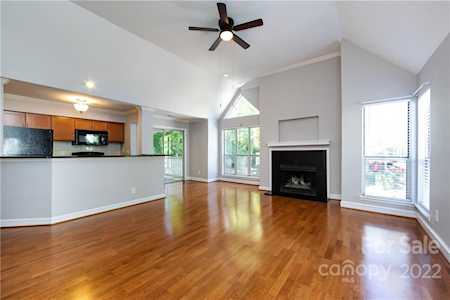2512 Cranbrook Ln Charlotte, NC 28207