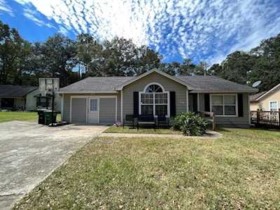 3182 Wood Hill Dr Tallahassee, FL 32303