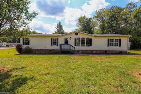 4423 Redcedar Road Mcleansville, NC 27301