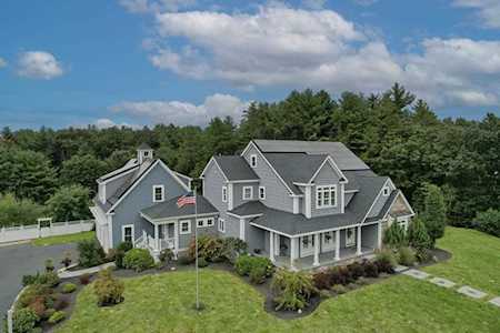 11 Wrights Farm Road Norfolk, MA 02056