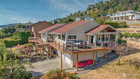 25777 Gold Beach Dr SW Vashon, WA 98070