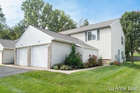 8539 Courtland Dr NE Rockford, MI 49341