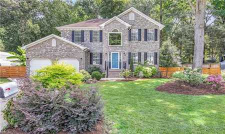 2404 Locust Grove Ln Virginia Beach, VA 23456