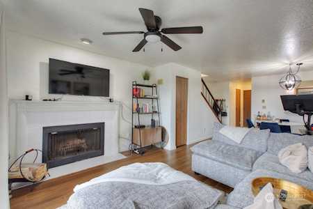 132 Summit Ave N #C4 Kent, WA 98030