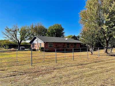 121 Stagecoach Trail Denison, TX 75021