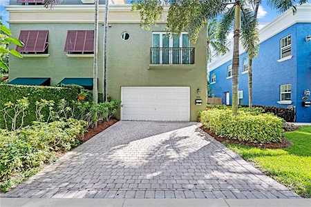 320 NE 12th Ave #320 Fort Lauderdale, FL 33301