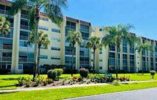 3590 Via Poinciana #215 Lake Worth, FL 33467