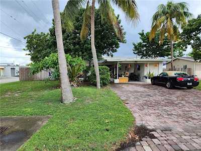 570 NE 46th St Oakland Park, FL 33334