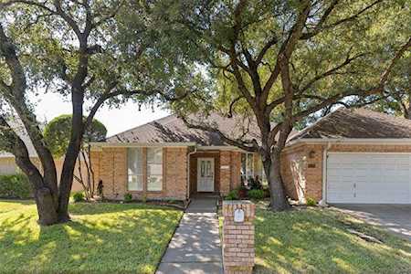 6629 Meadowpark Court Benbrook, TX 76132