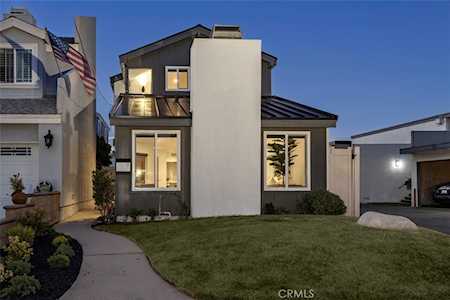 221 Memphis Ave Huntington Beach, CA 92648