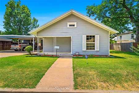 207 N Washington Street Farmersville, TX 75442