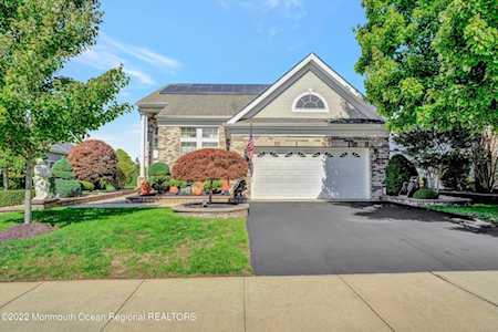 29 Wintergreen Dr Manalapan, NJ 07726