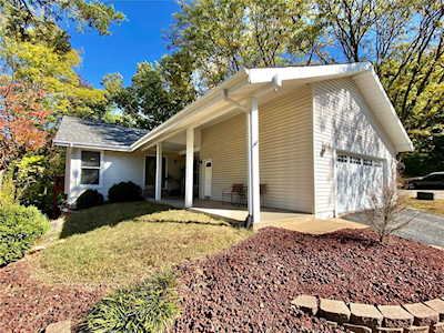 735 Greenwood Terr Lake St Louis, MO 63367