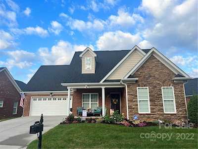 1044 Villas Dr Stanley, NC 28164