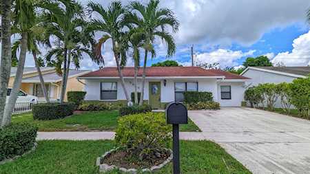 5958 W Ithaca Circle Lake Worth, FL 33463