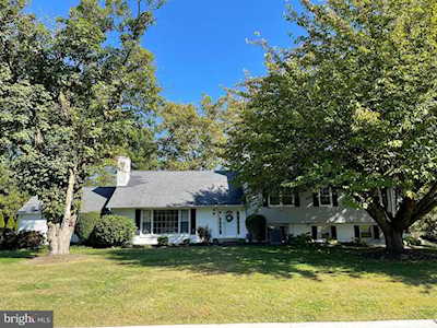 102 Meriden Dr Hockessin, DE 19707