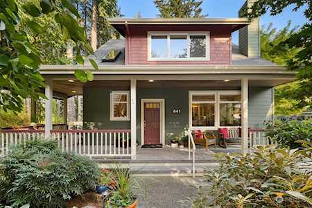 641 Janelle Place NW Bainbridge Island, WA 98110